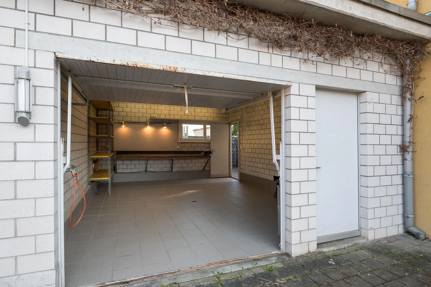 Casa unifamiliare indipendente nella migliore posizione - Foto 3 di 30