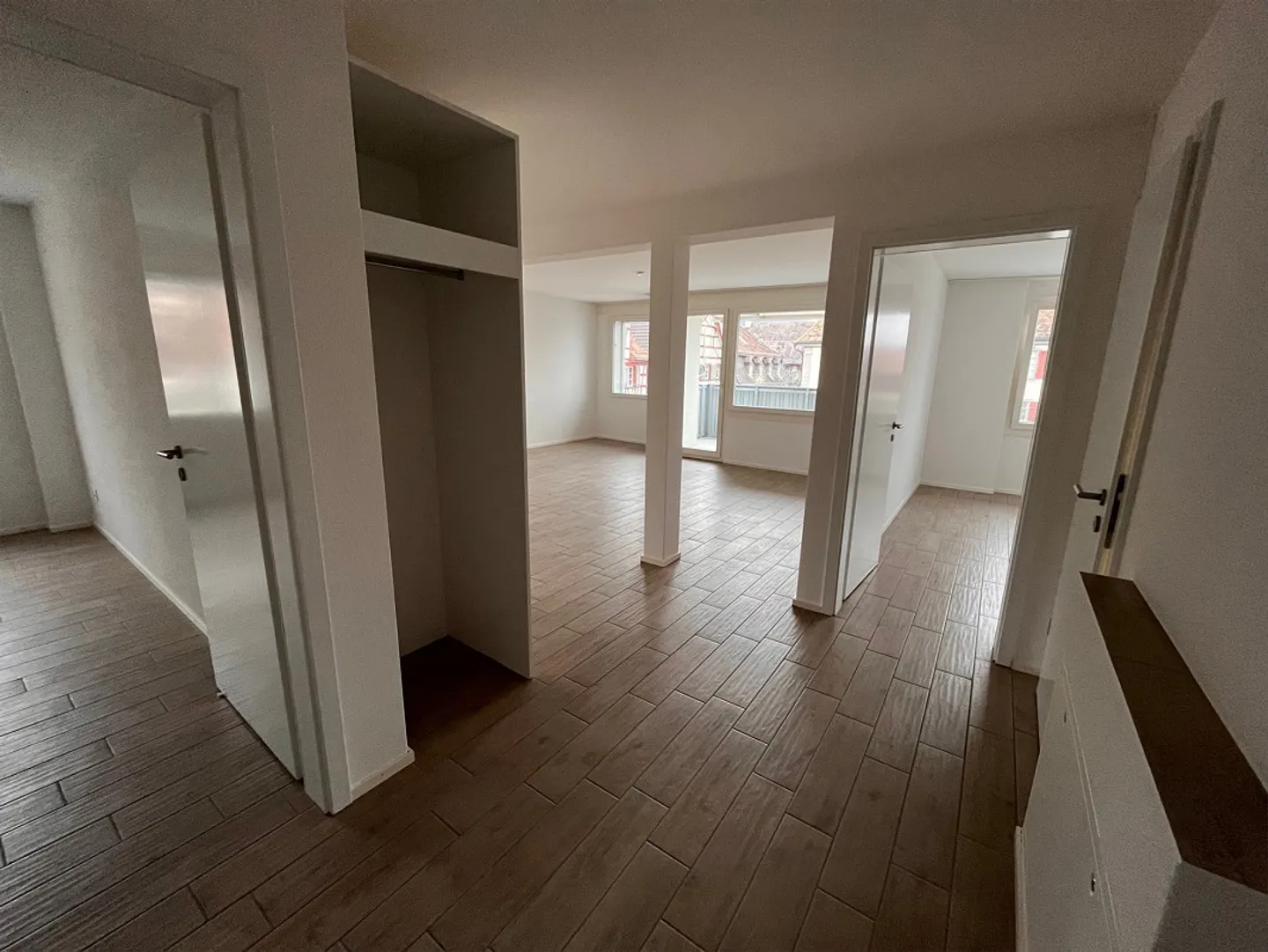 Appartement adapté aux seniors avec vue sur le lac - Photo 4 sur 12