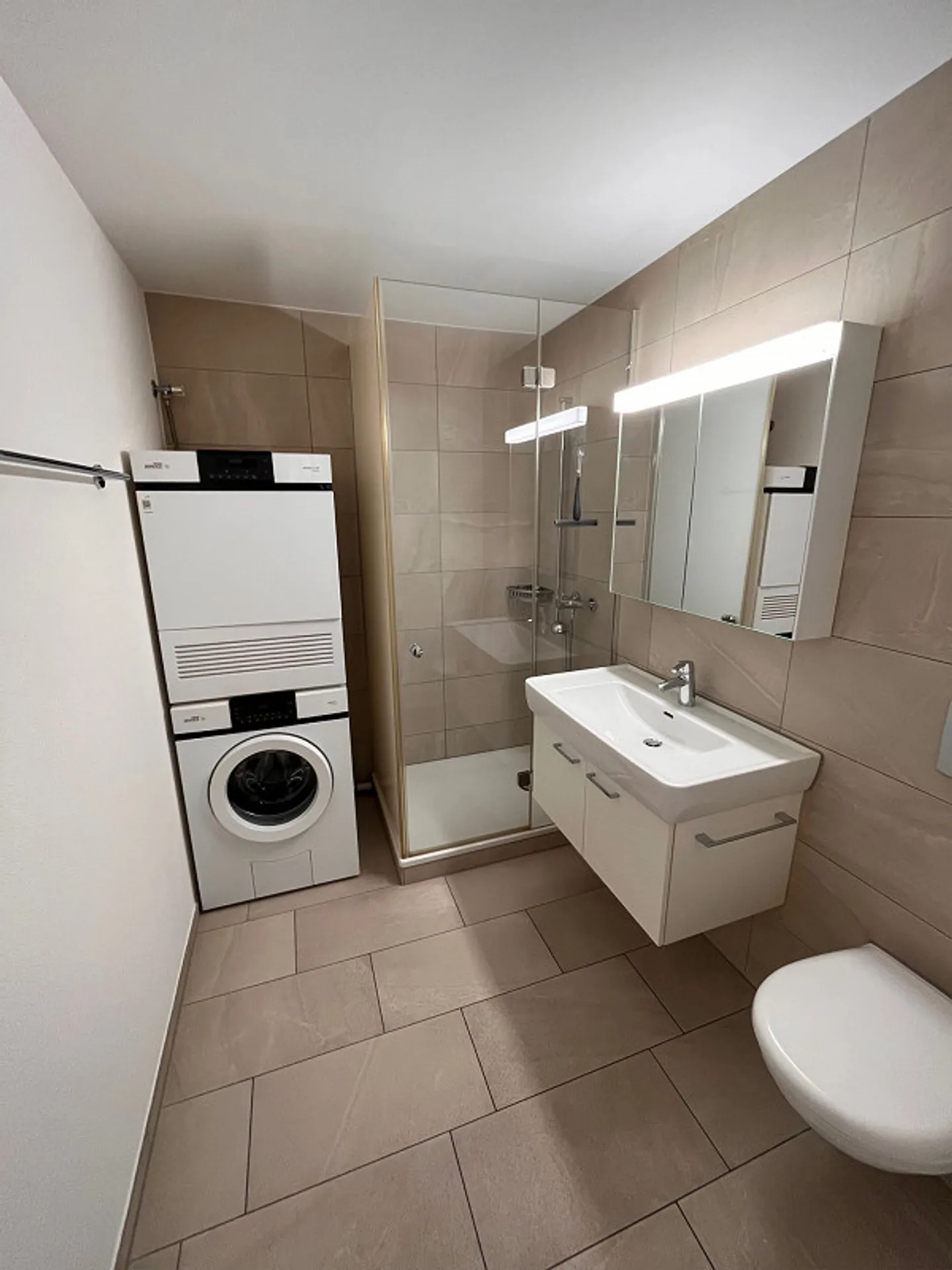 Appartement adapté aux seniors avec vue sur le lac - Photo 10 sur 12