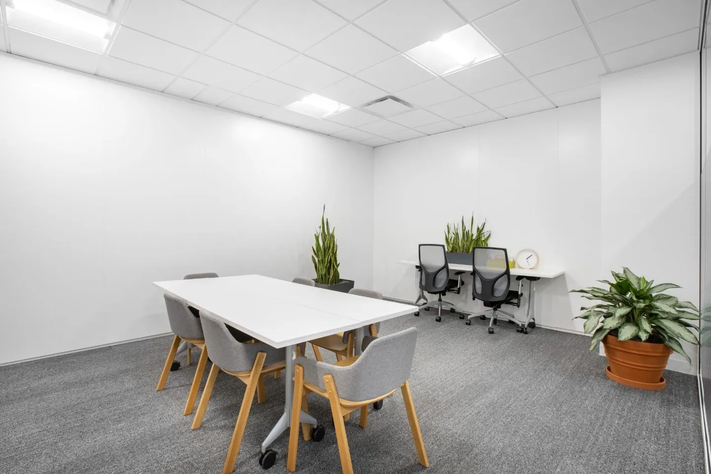 Bureau de coworking moderne - Photo 6 sur 7