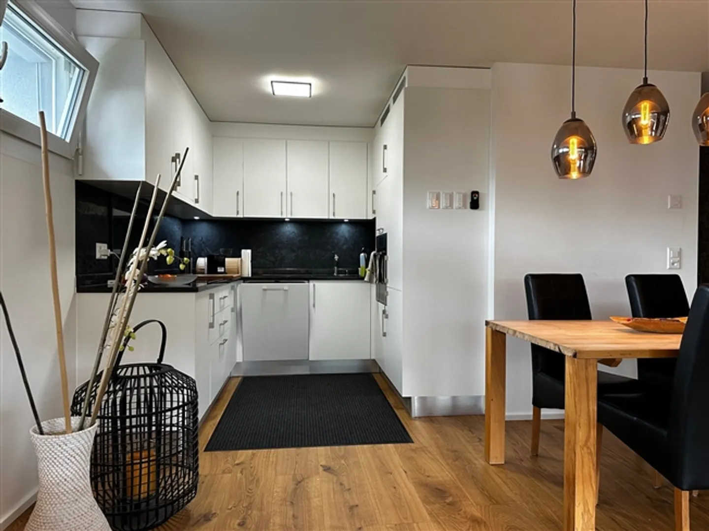 A magnificent 4-room ground floor apartment with terrace and very large private lawn - Photo 5 of 15