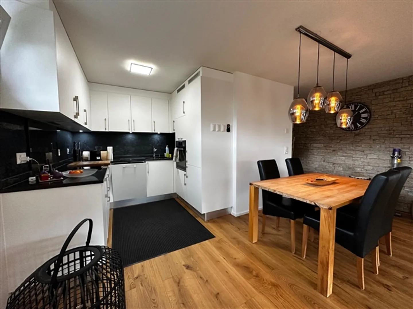 A magnificent 4-room ground floor apartment with terrace and very large private lawn - Photo 6 of 15