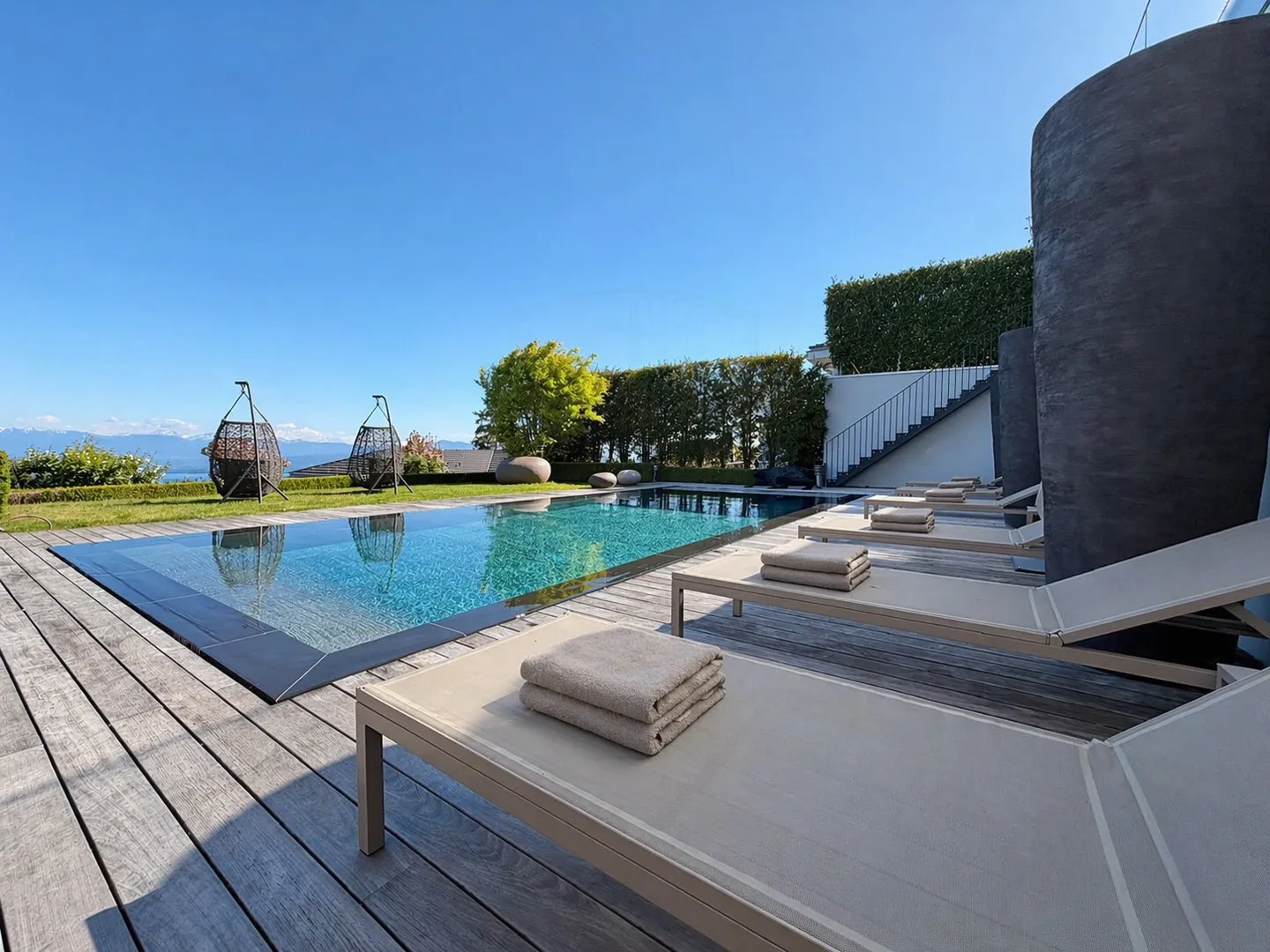 Contemporary Detached House - Photo 3 of 5