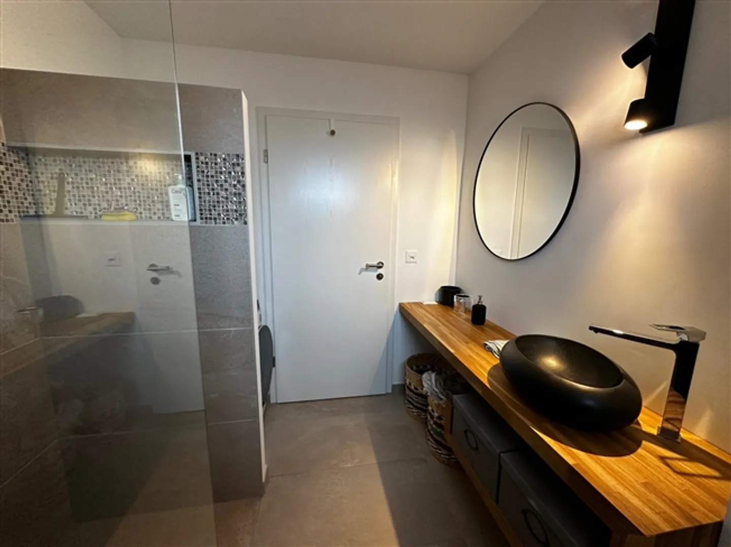 A magnificent 4-room ground floor apartment with terrace and very large private lawn - Photo 10 of 15