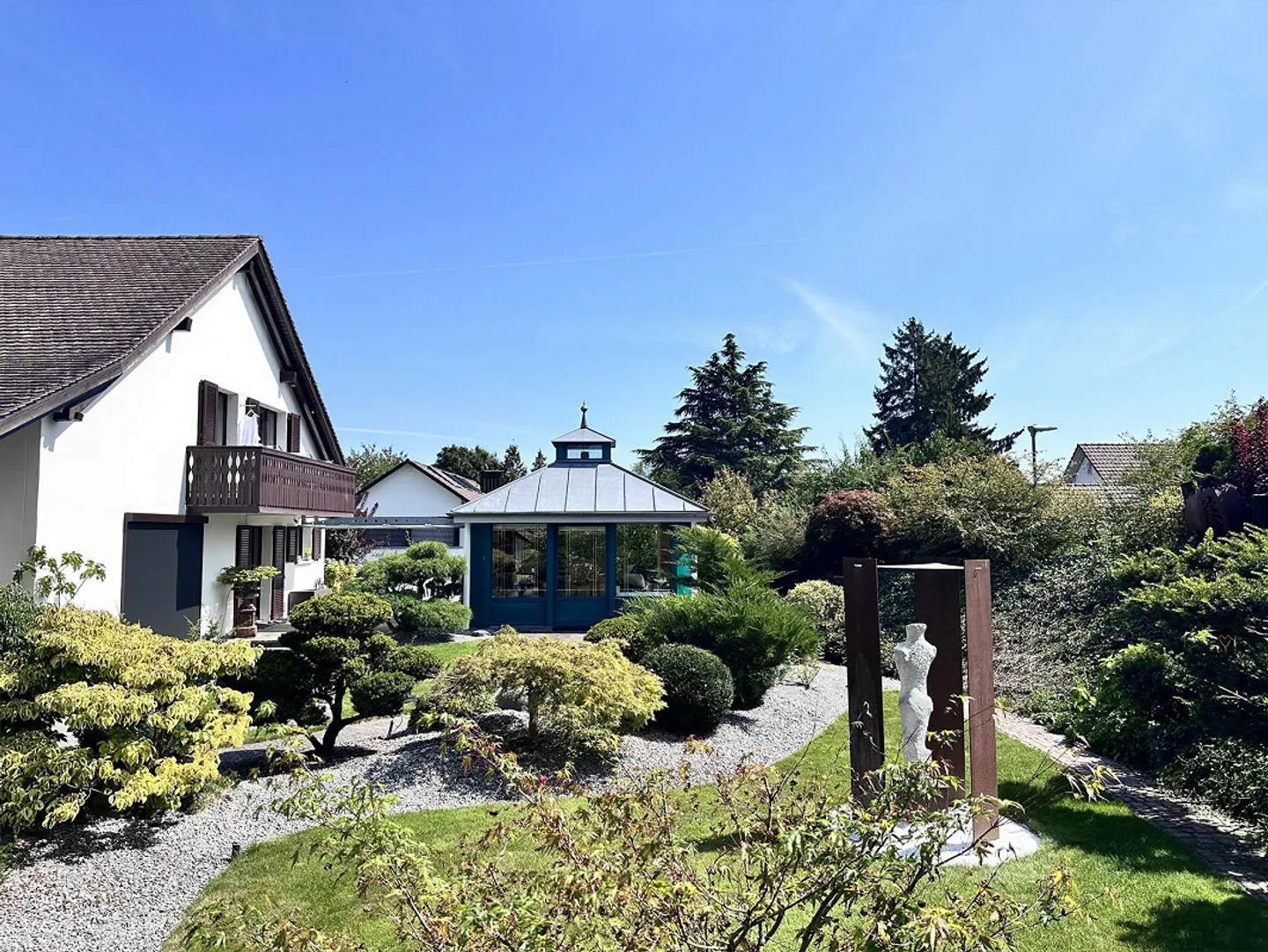 Casa unifamiliare con padiglione nel giardino giapponese - Foto 1 di 21