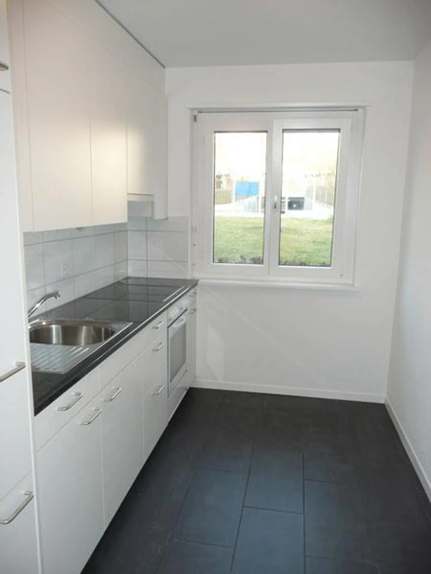 Appartement en rez-de-chaussée avec coin salon de jardin confortable - Limité jusqu'au 31.... - Photo 4 sur 5