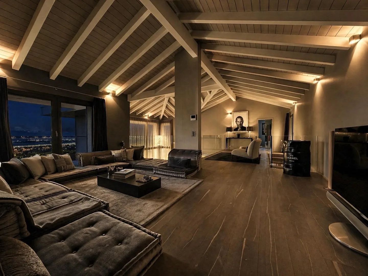 Contemporary Detached House - Photo 5 of 5