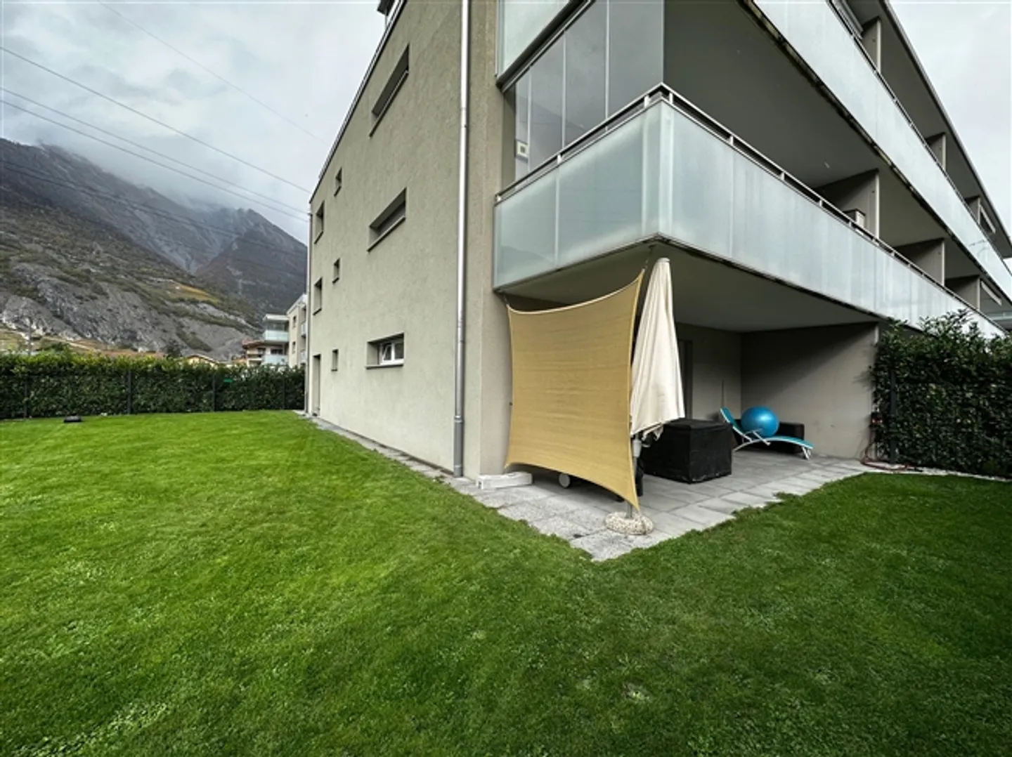 A magnificent 4-room ground floor apartment with terrace and very large private lawn - Photo 15 of 15