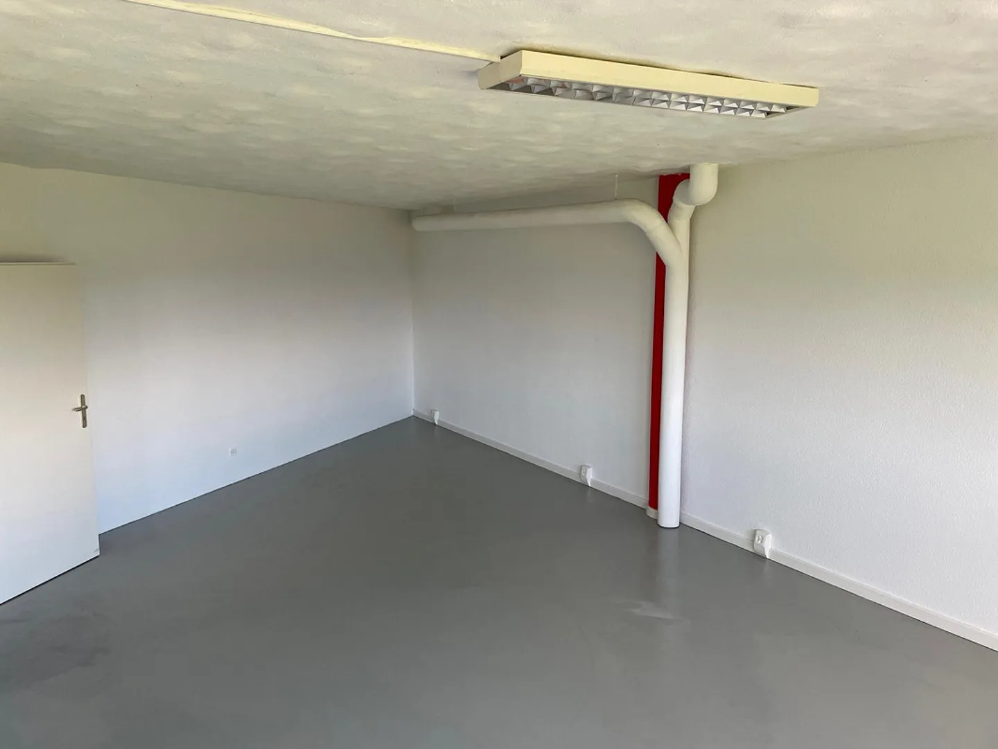 bright, spacious office premises - Photo 2 of 8