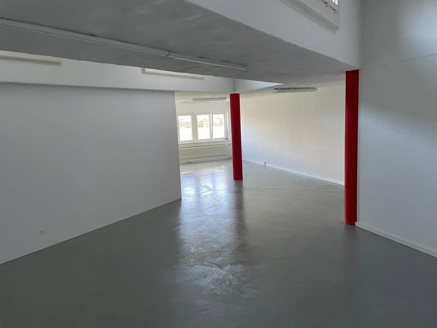 bright, spacious office premises - Photo 3 of 8