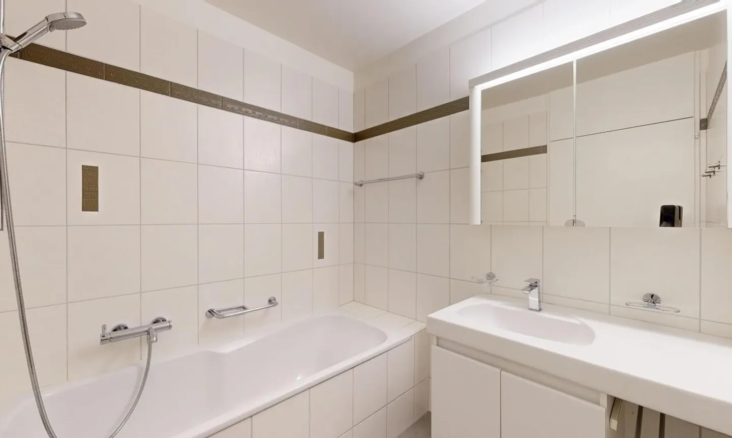 Renovated in 2026: Magnificent 4.5-room apartment with terrace - Photo 10 of 11