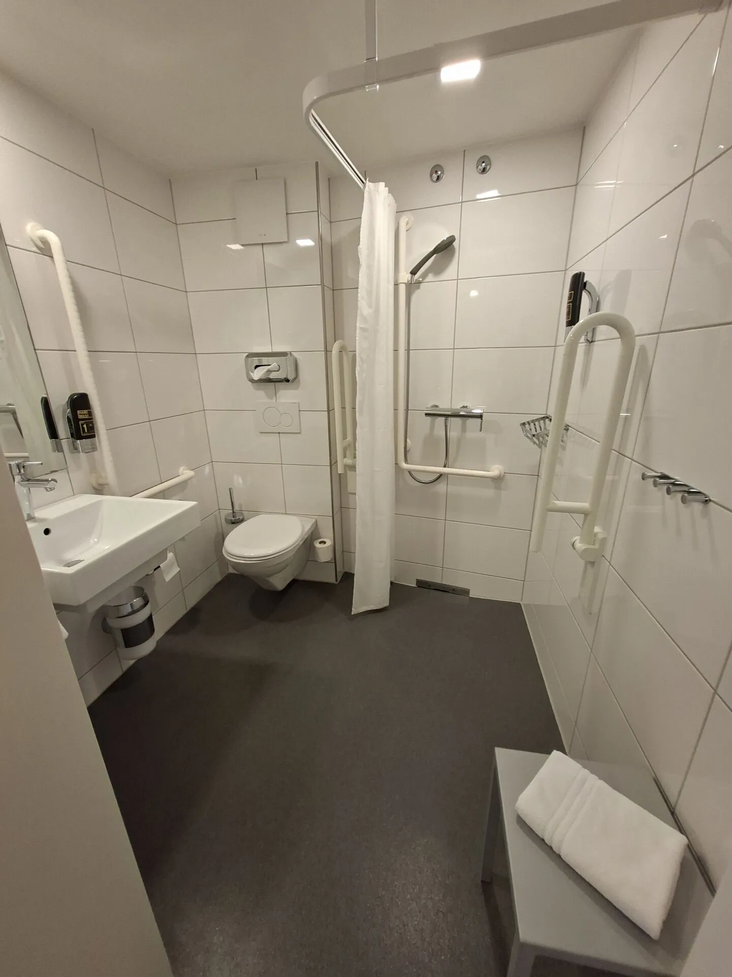 Camera arredata con bagno privato - Foto 5 di 12