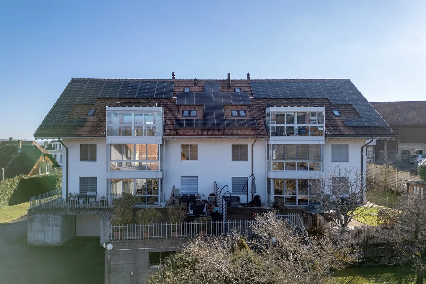 Attractive multi-family house with 6 apartments in Schüpfen - Photo 3 of 21