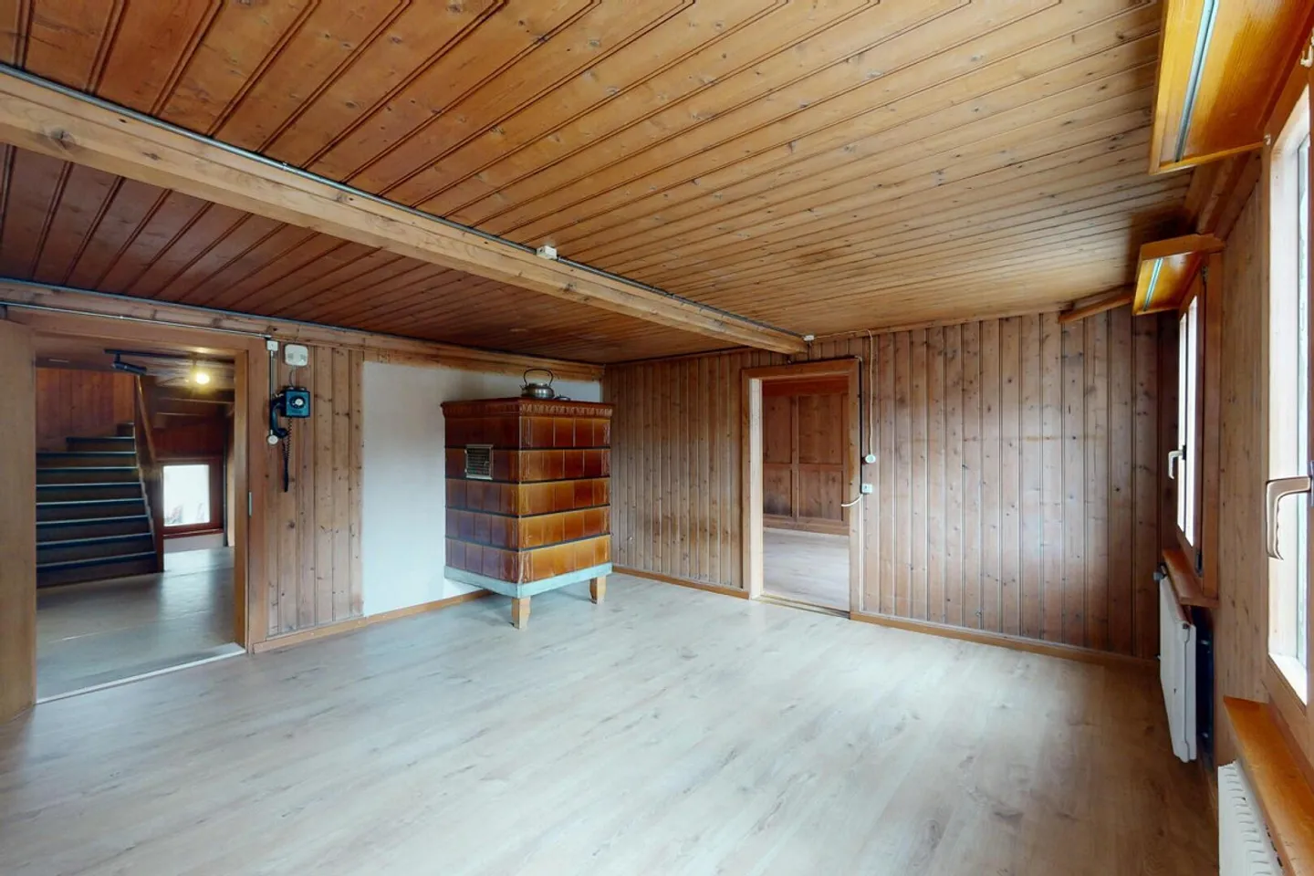 Sale/Rental 8-Room House with Land and Stable - Photo 4 of 6