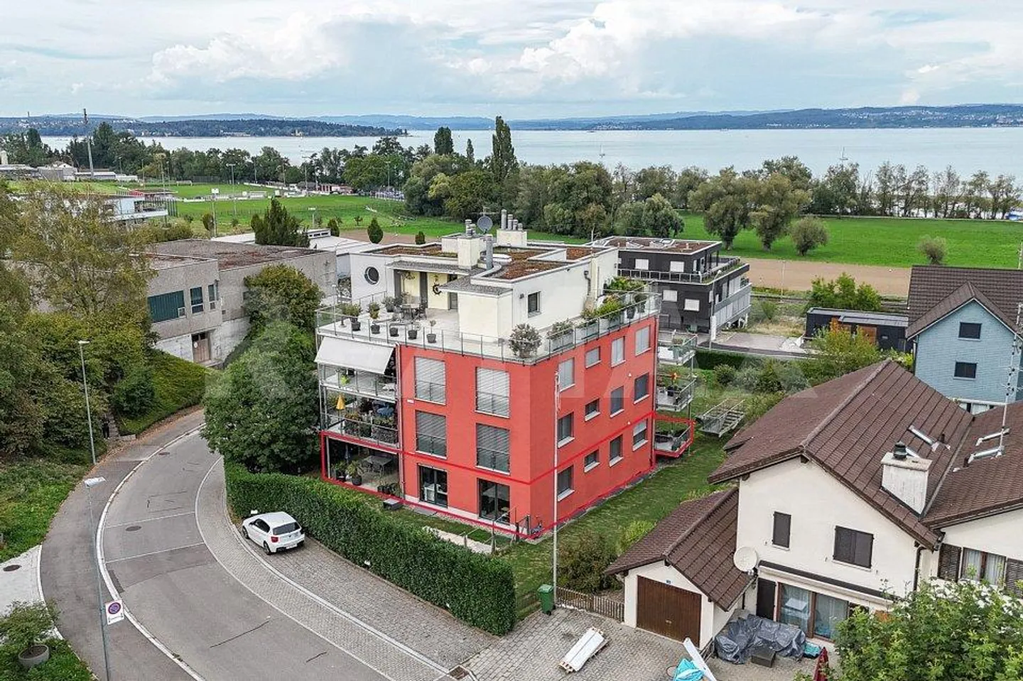 Geräumige Wohnung mit Seesicht - Foto 1 von 13