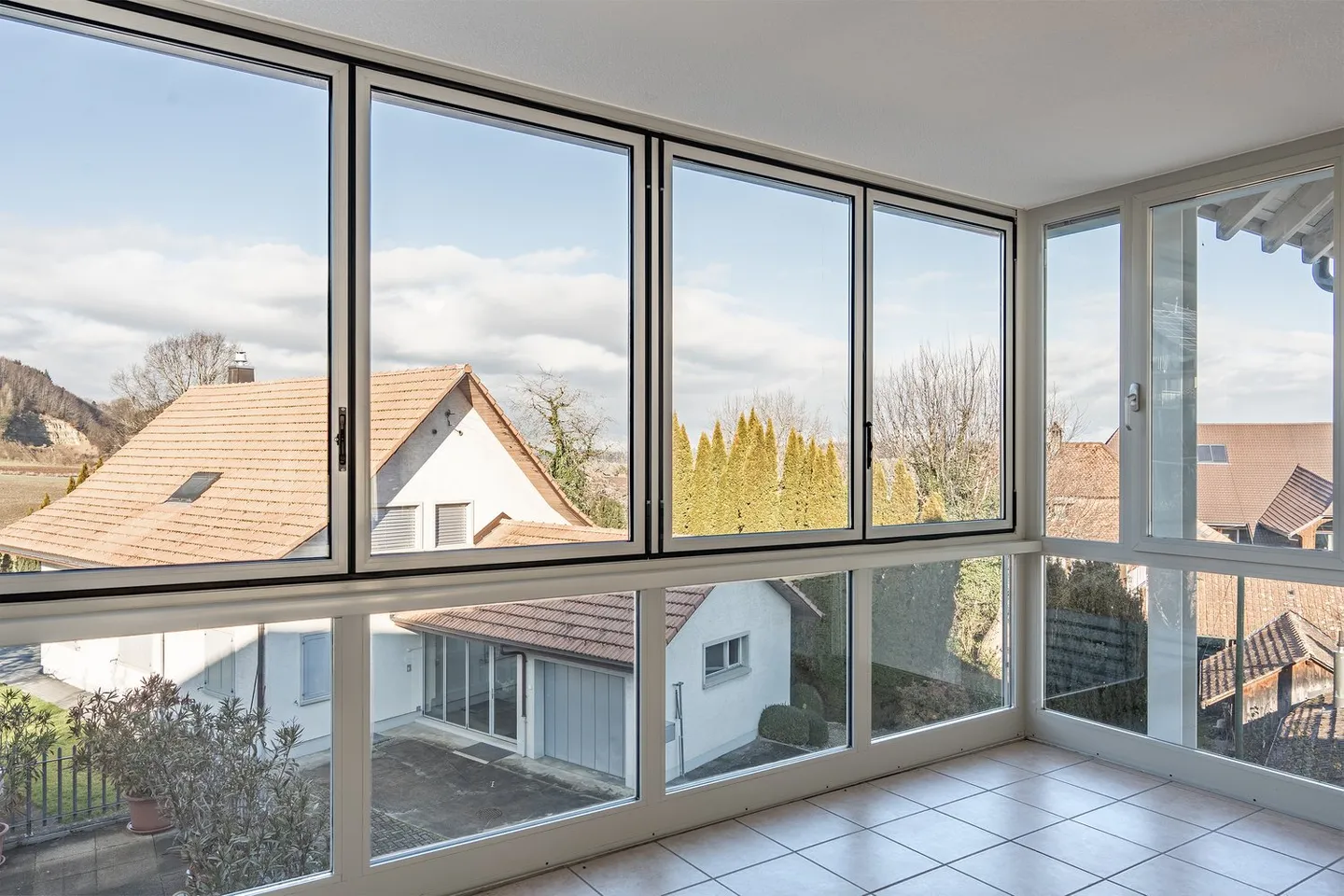 Attractive multi-family house with 6 apartments in Schüpfen - Photo 7 of 21