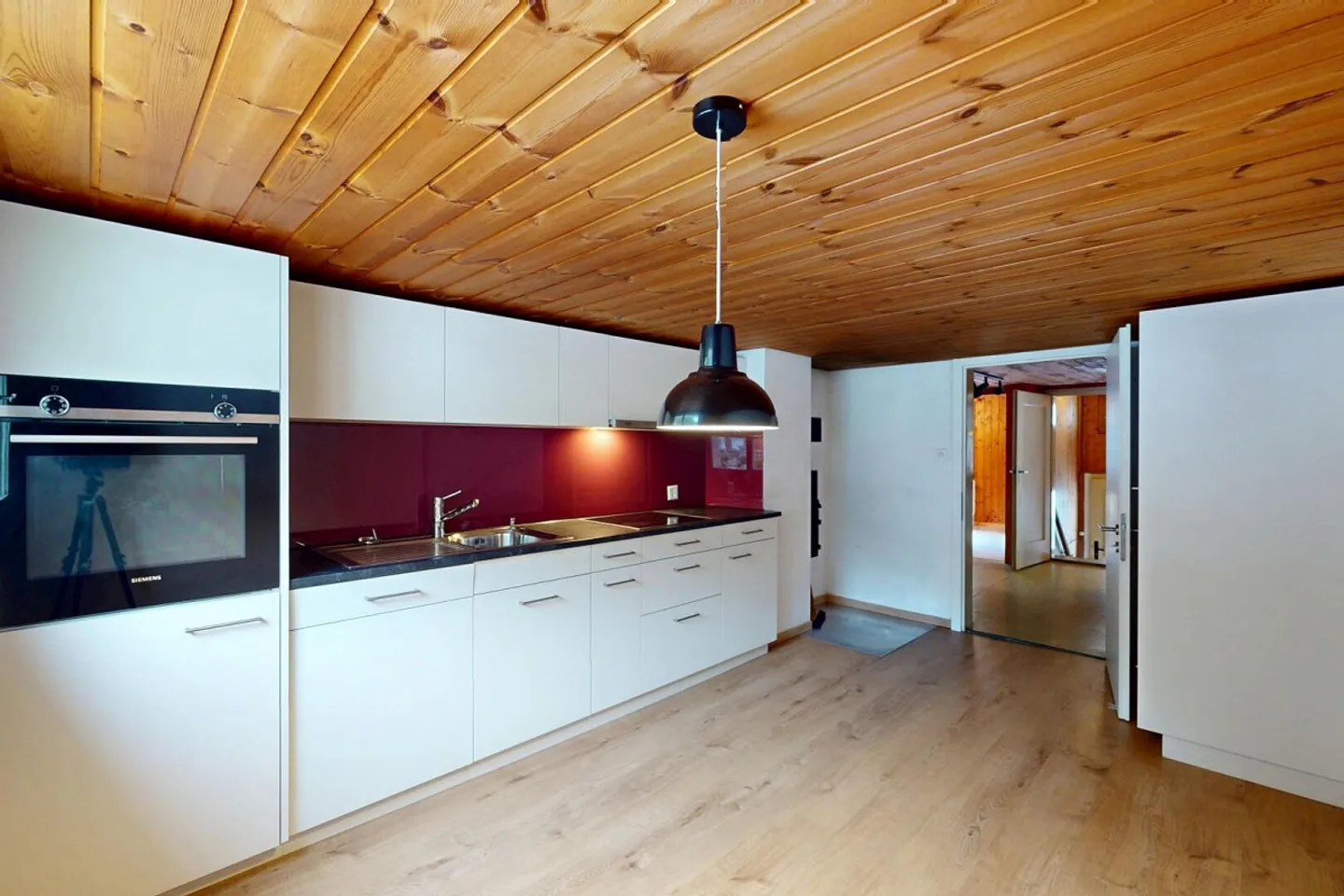 Sale/Rental 8-Room House with Land and Stable - Photo 5 of 6