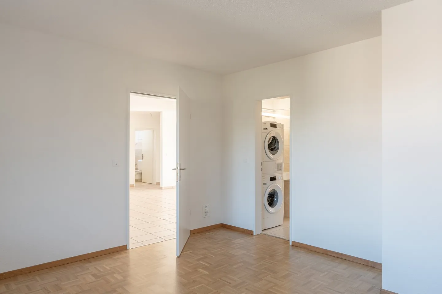 Attractive multi-family house with 6 apartments in Schüpfen - Photo 9 of 21