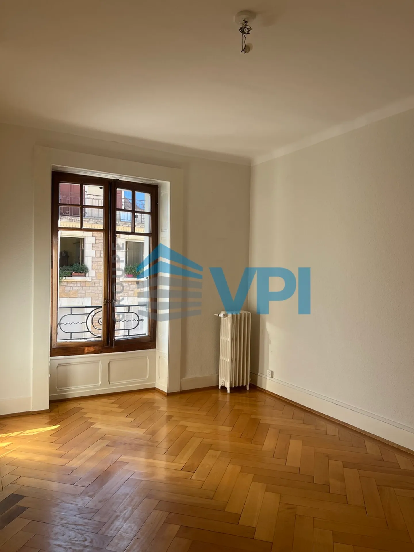 Charming 5-Room Apartment - Photo 12 of 13