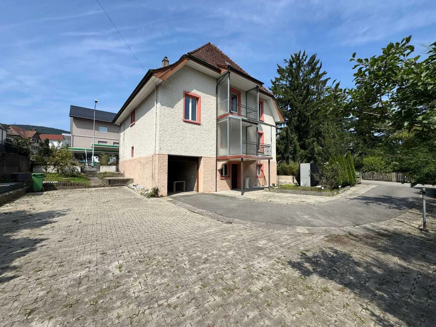 Charming 10-Room House for Rent in Hägendorf - Photo 2 of 11