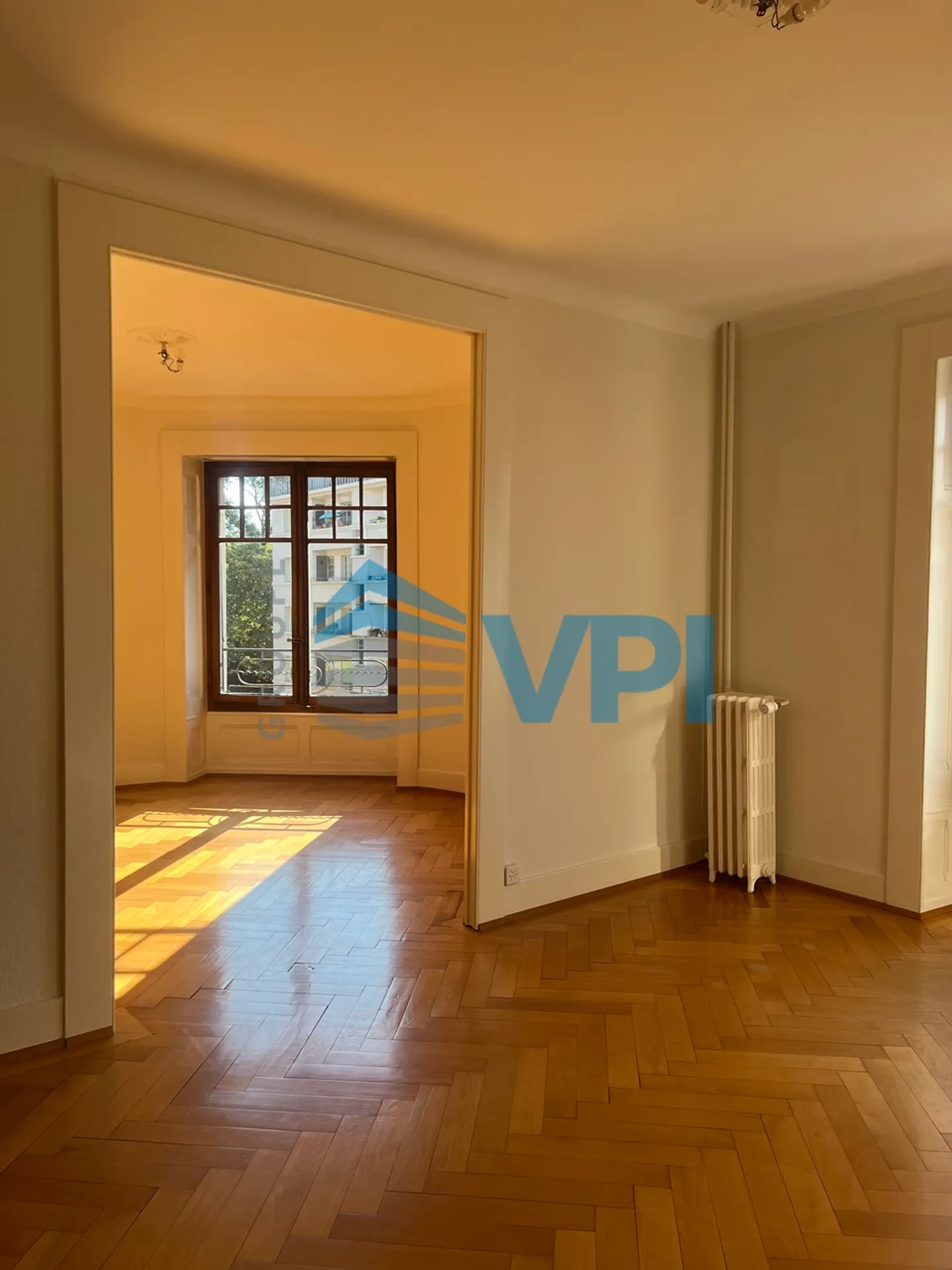 Charming 5-Room Apartment - Photo 7 of 13