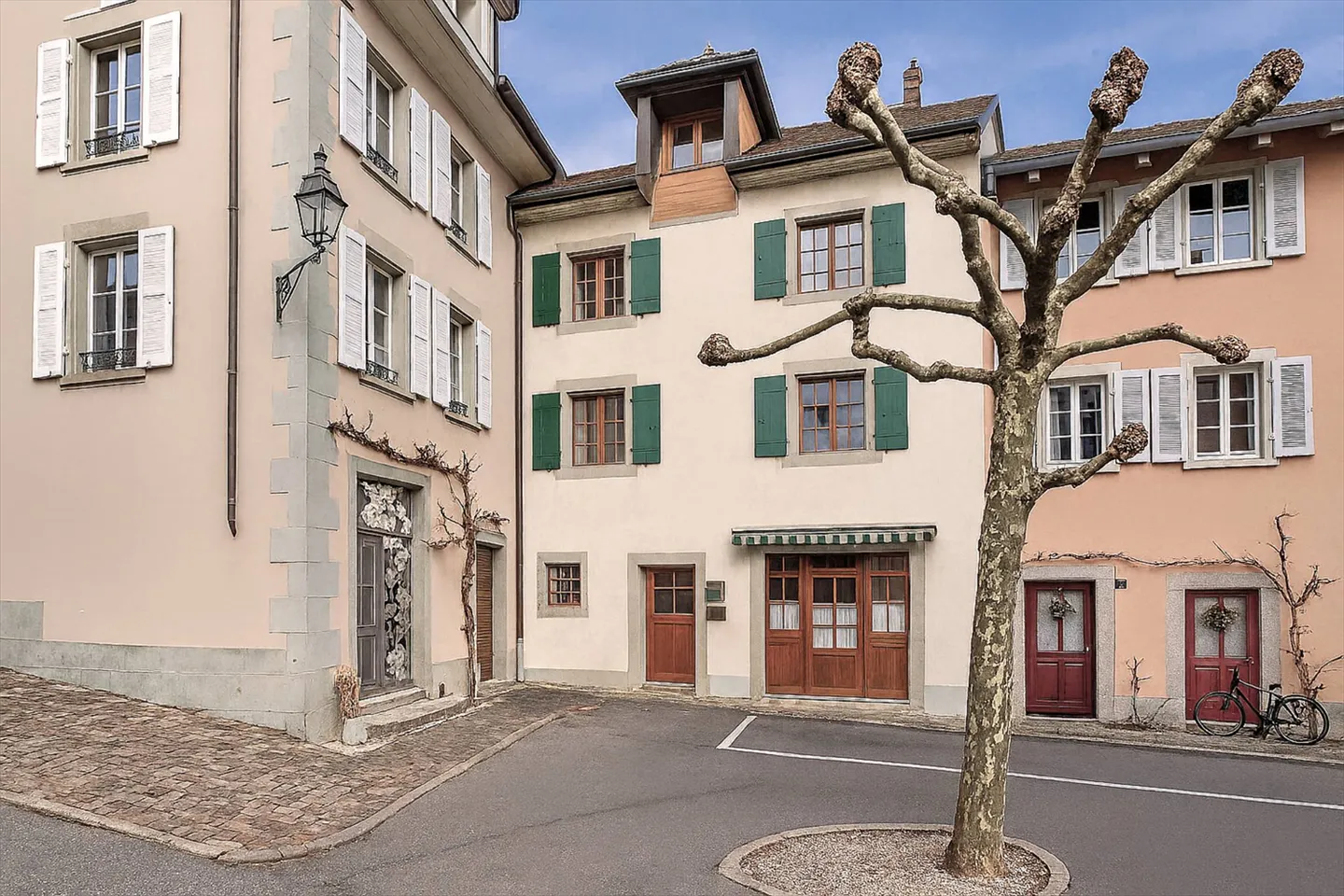 Casa del vignaiolo del XVII secolo nel cuore del villaggio di Cully - Foto 1 di 9