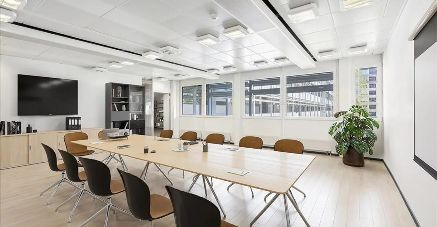 Office space for rent - Photo 3 of 13