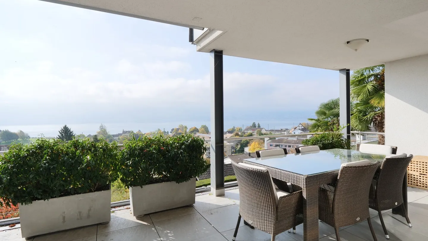 Condominio di 5 1/2 stanze con 144m2 di superficie abitabile e vista da sogno sul lago di Zurigo e sulle montagne - Foto 5 di 7