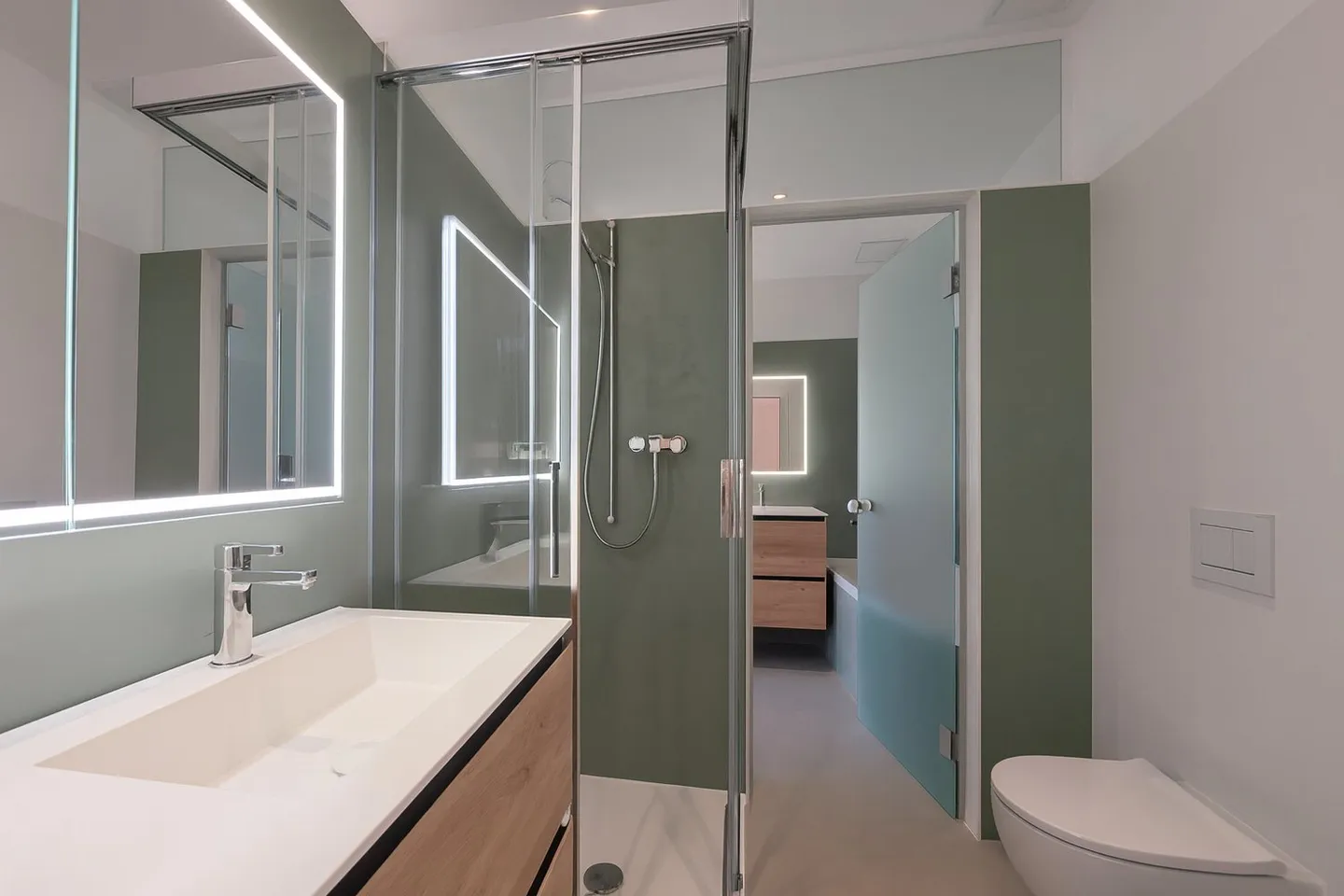 Première location d'un appartement de 5 pièces de rêve dans un ancien bâtiment après rénovation complète - Photo 5 sur 17