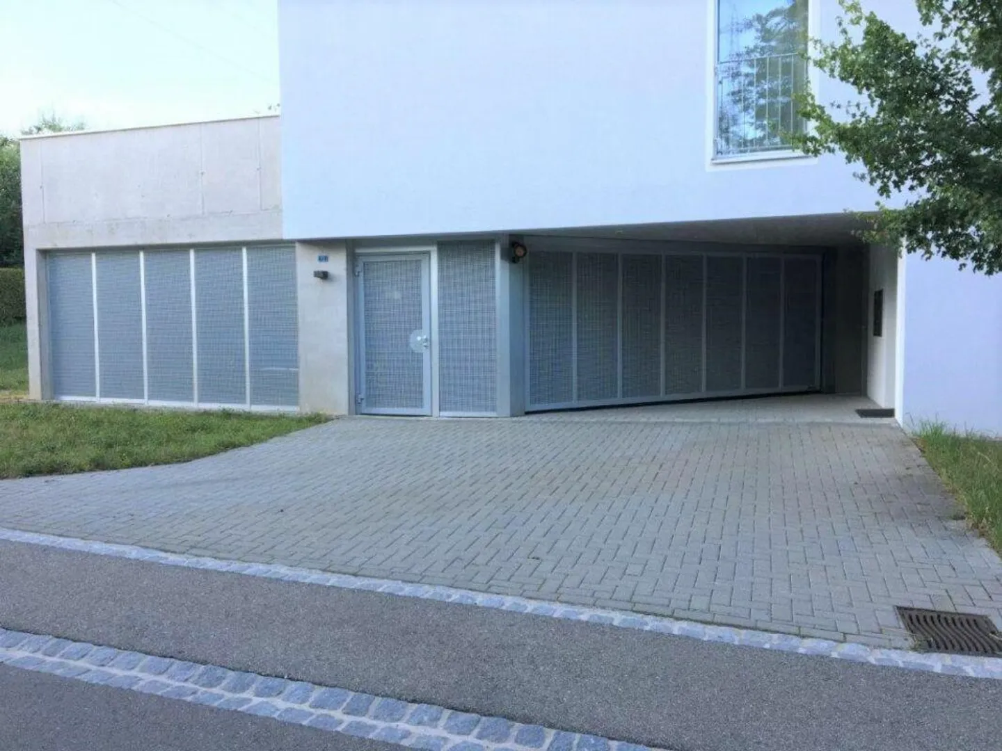 Geräumiger Einstellplatz zu vermieten - Foto 1 von 2