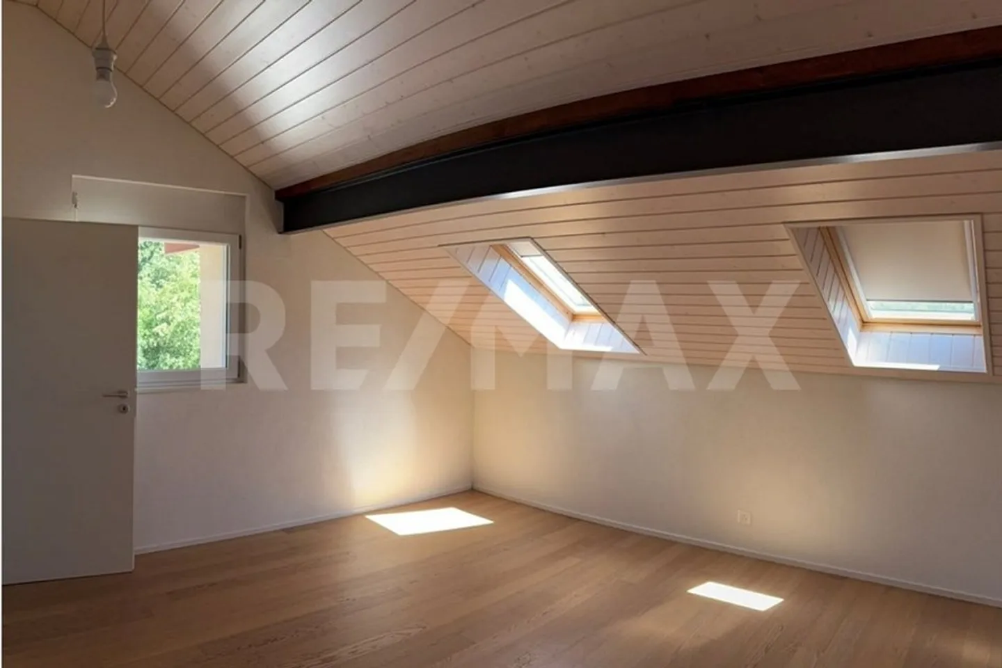 Modern Duplex with Private Garden - Photo 2 of 4