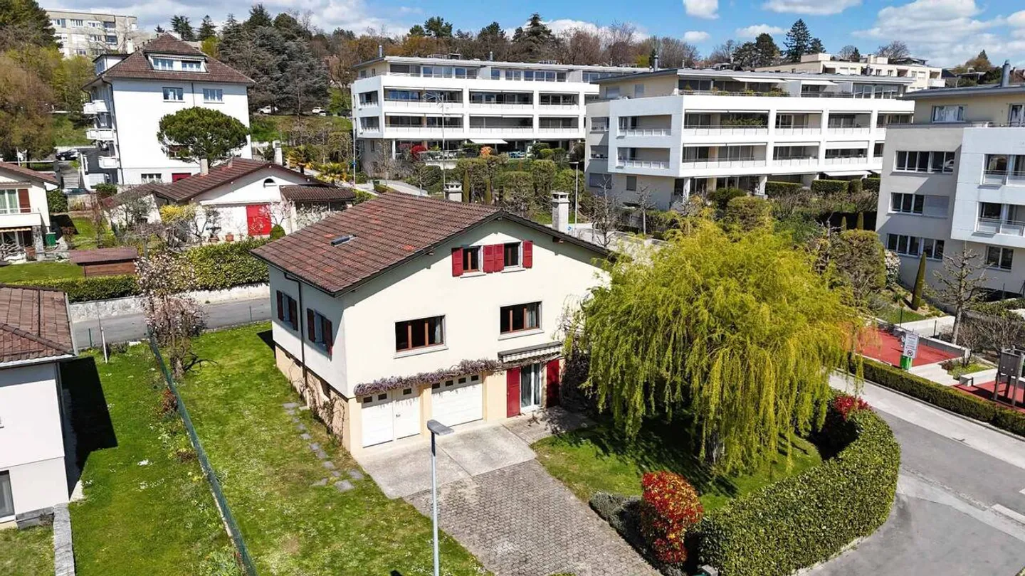 Villa familiare di 5 stanze su 808 m² di terreno alberato, Morges - Foto 1 di 13