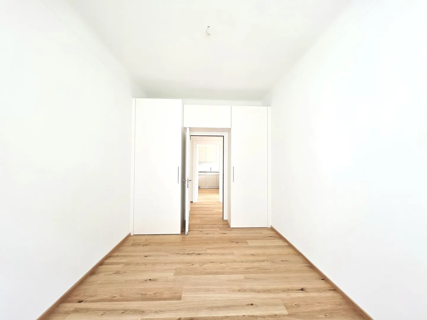 Première location d'un appartement de 5 pièces de rêve dans un ancien bâtiment après rénovation complète - Photo 15 sur 17