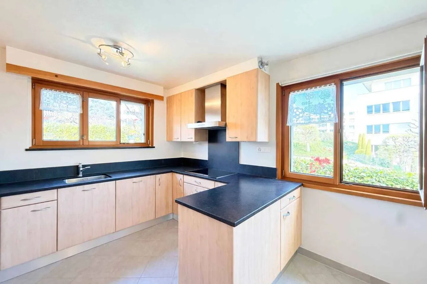 Villa familiare di 5 stanze su 808 m² di terreno alberato, Morges - Foto 9 di 13