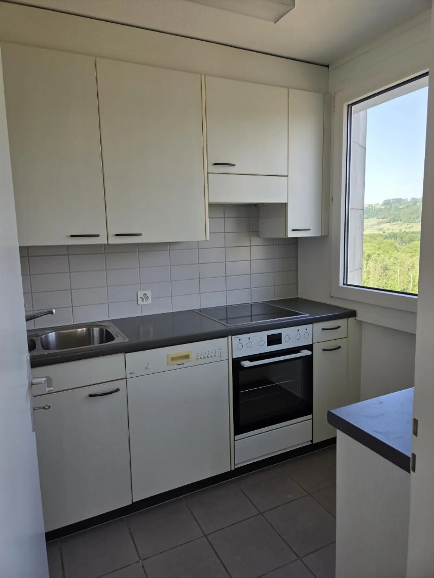 Helle 4½-Zimmer-Wohnung mit Balkon - Foto 6 von 10