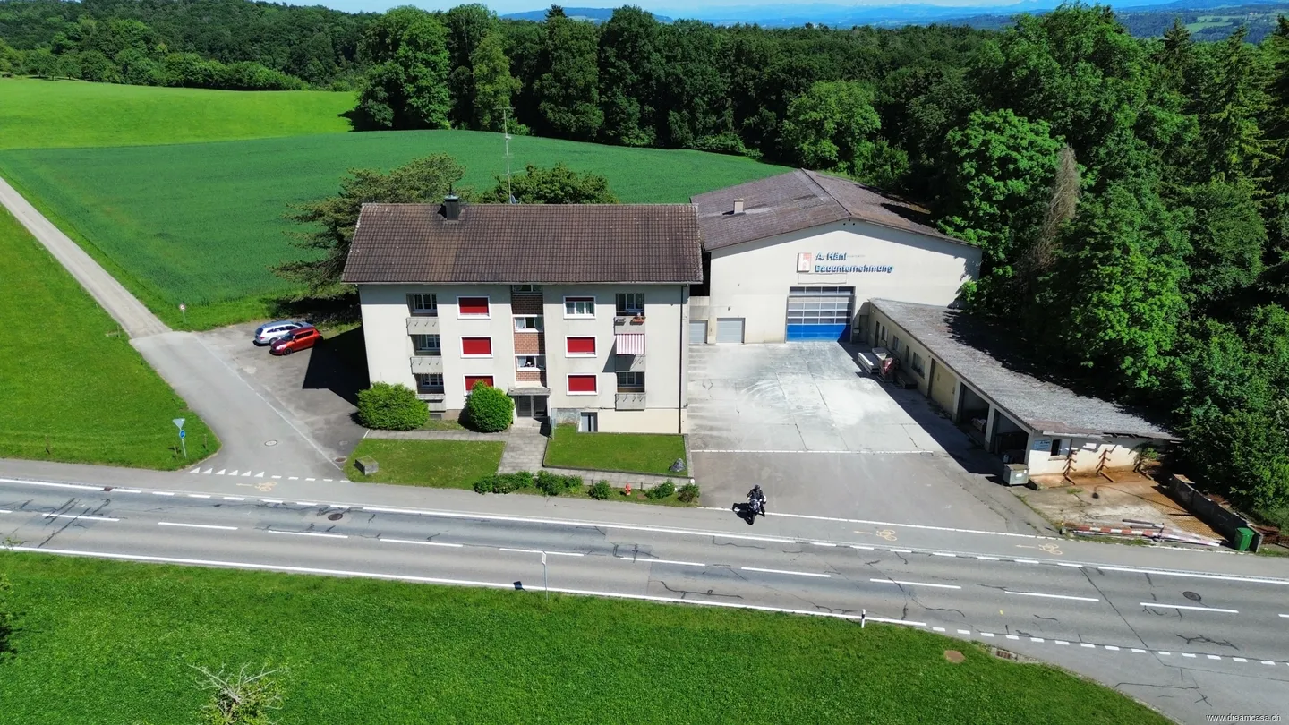 Affascinante casa plurifamiliare con potenziale di sviluppo e opzione di nuova costruzione pianificata - Foto 1 di 7