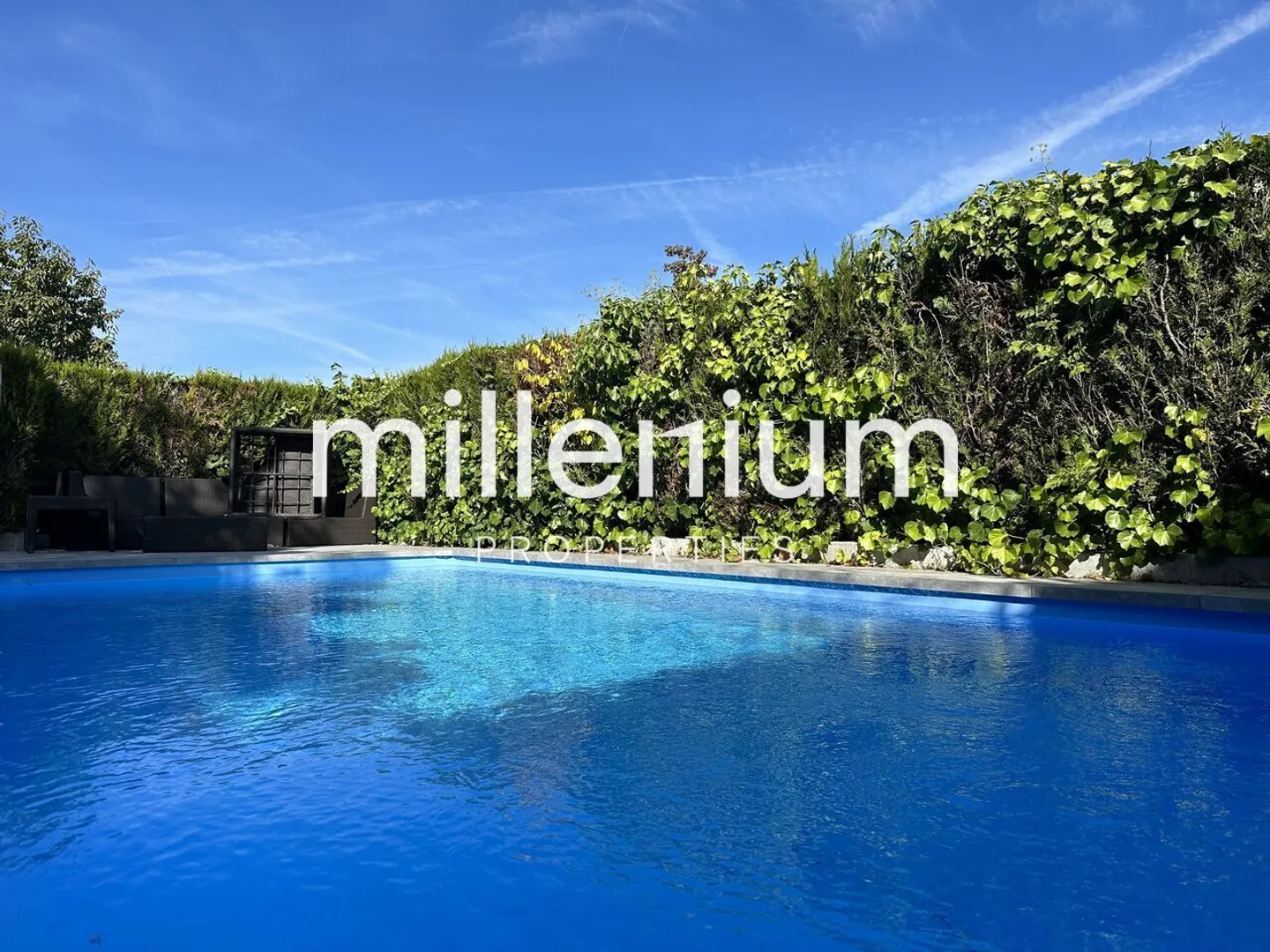 Bella casa indipendente con piscina - Foto 1 di 2