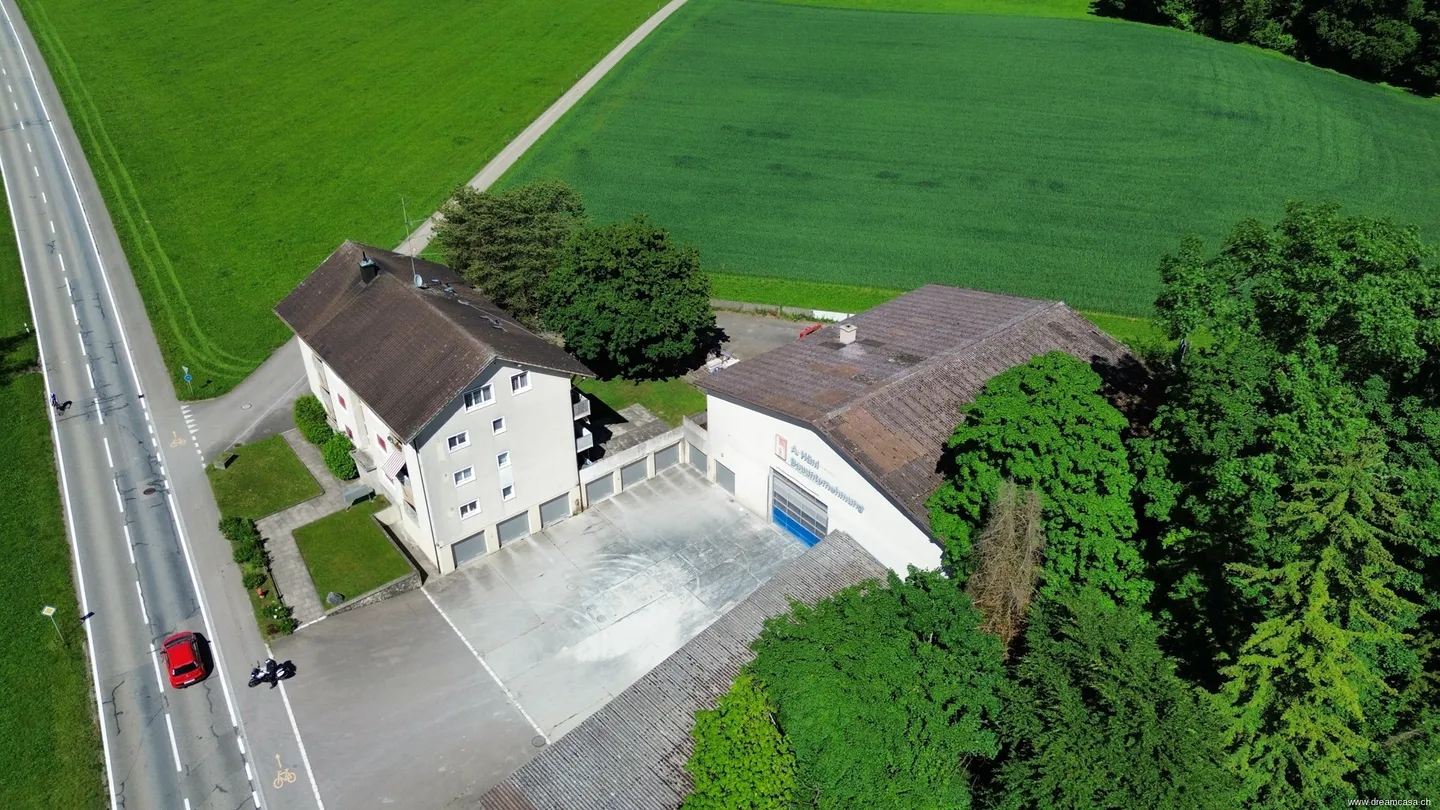 Affascinante casa plurifamiliare con potenziale di sviluppo e opzione di nuova costruzione pianificata - Foto 3 di 7