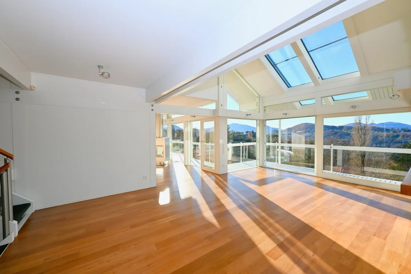Modern Villa in Carabbia - Photo 9 of 26