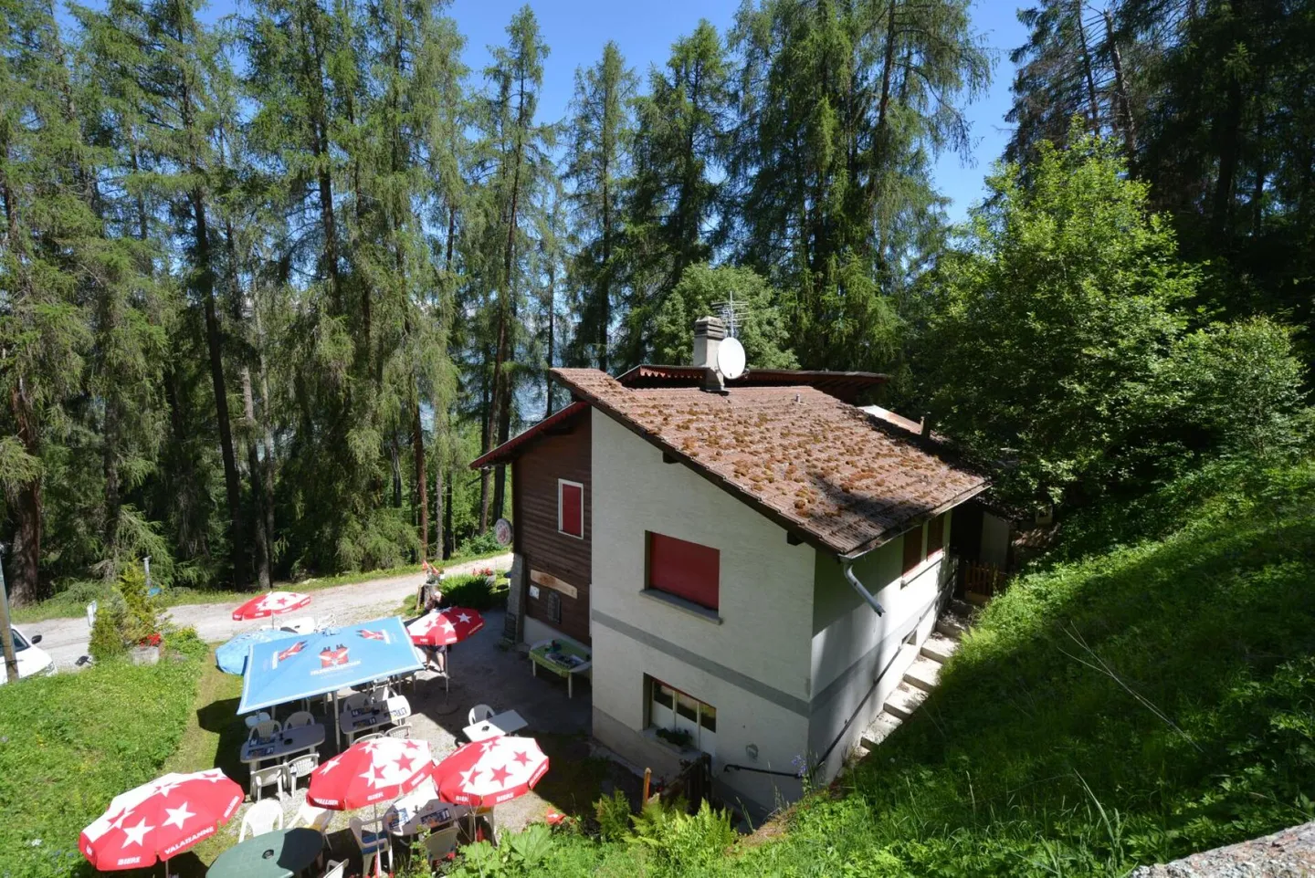 Café-Restaurant avec Appartements - Photo 2 sur 12