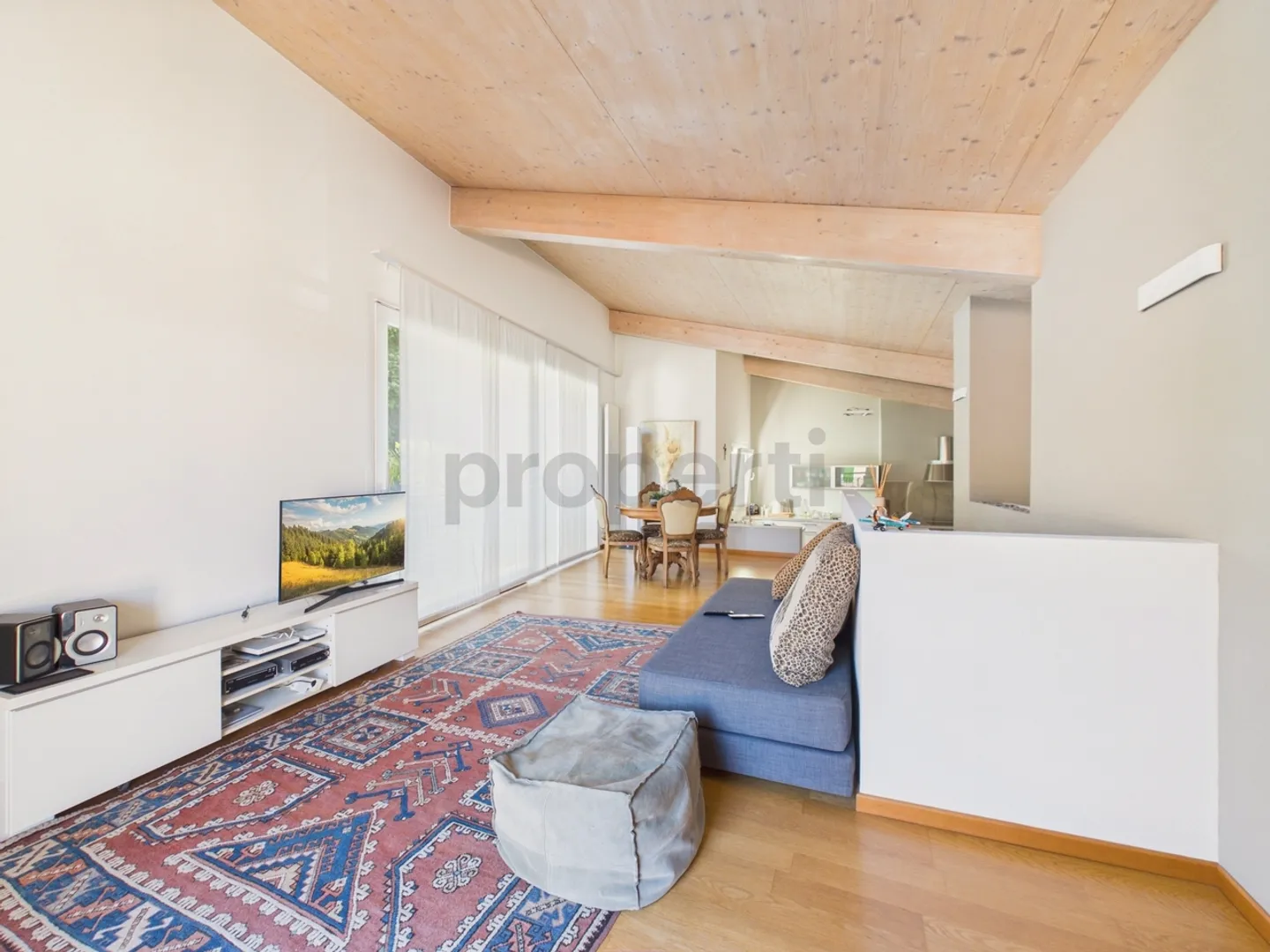 Bâtiment rénové au cœur de Contone : un charmant duplex et deux appartements déjà loués. - Photo 1 sur 13