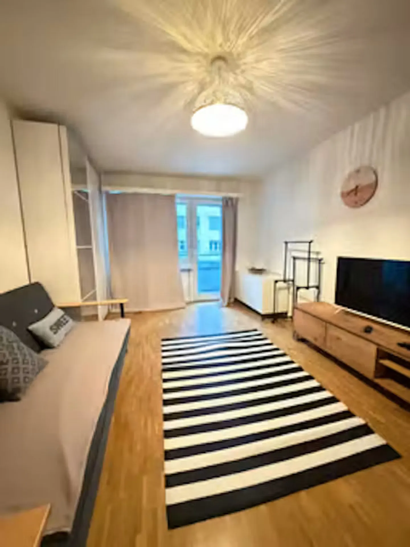 Charming Chalet in Zurich - Photo 3 of 10