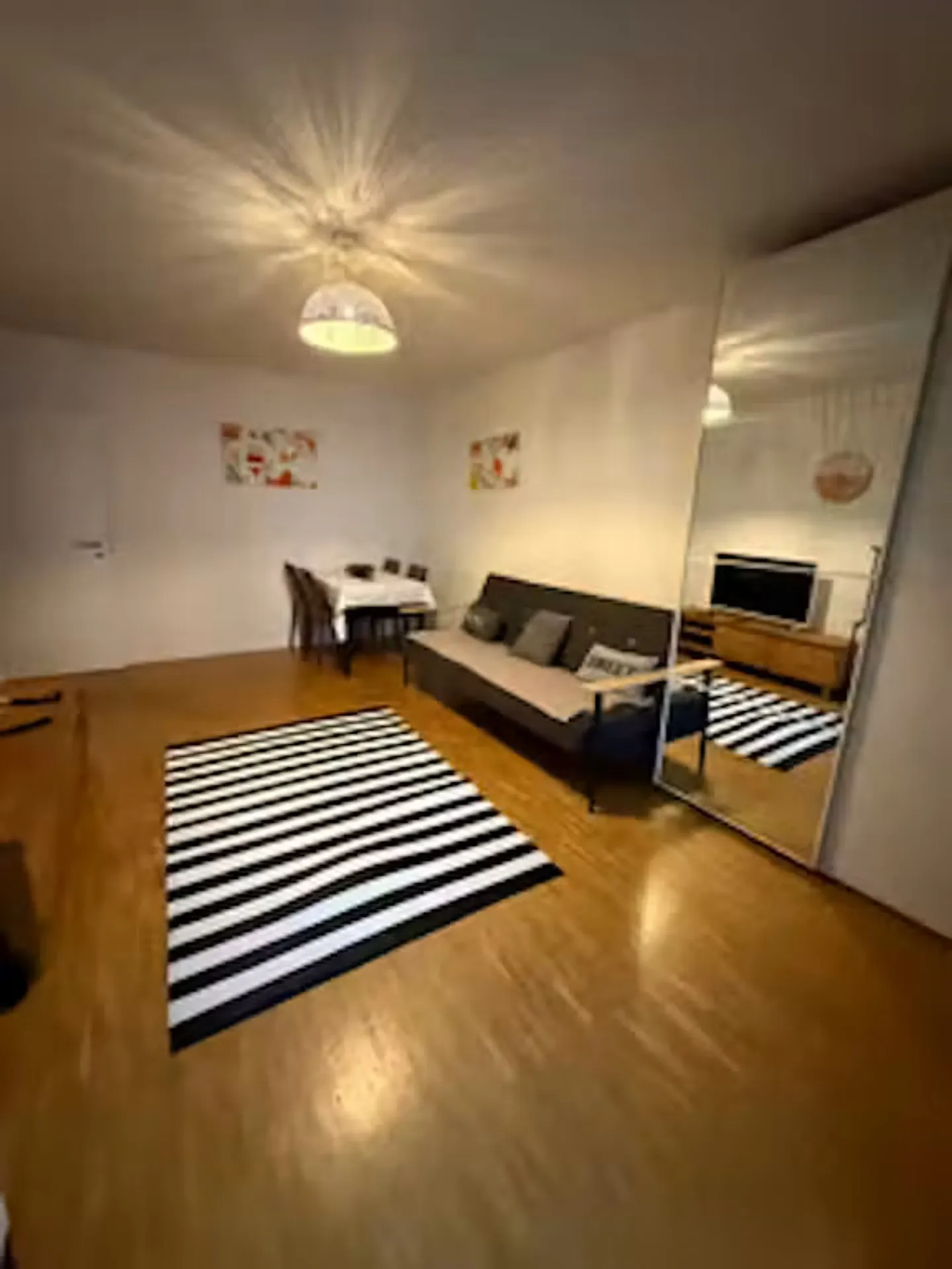 Charming Chalet in Zurich - Photo 4 of 10