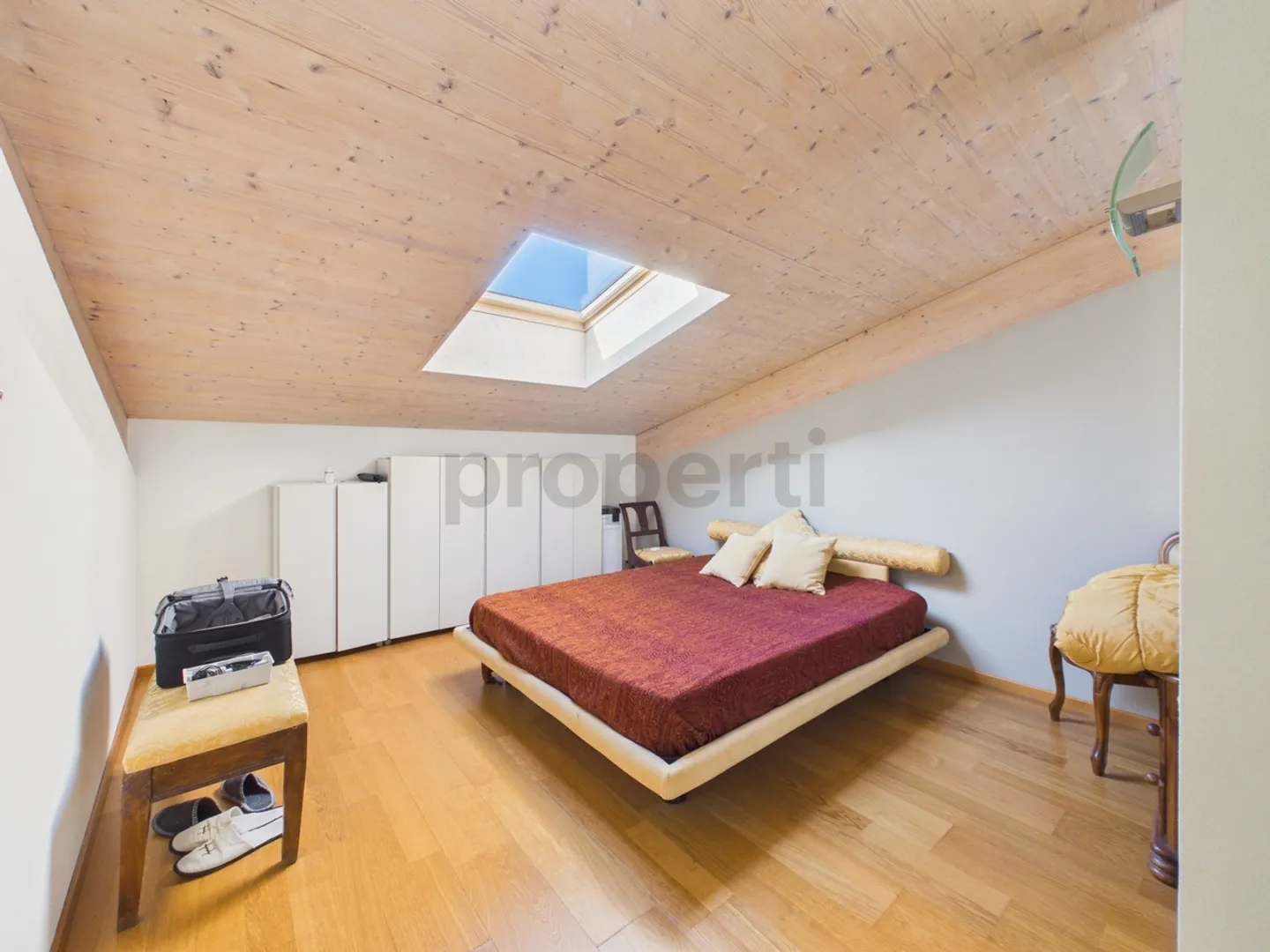 Bâtiment rénové au cœur de Contone : un charmant duplex et deux appartements déjà loués. - Photo 4 sur 13