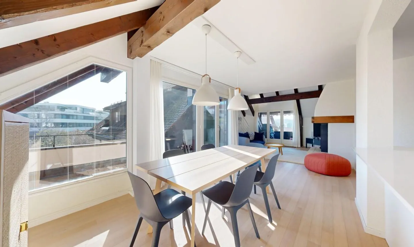 Light-flooded penthouse duplex in a quiet location in Zurich-Witikon - Photo 2 of 11