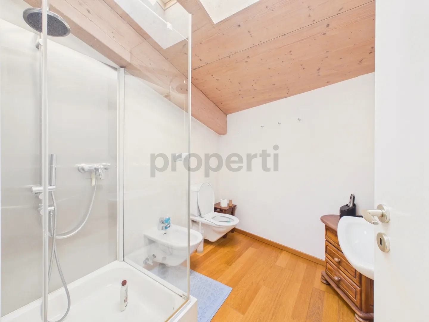 Bâtiment rénové au cœur de Contone : un charmant duplex et deux appartements déjà loués. - Photo 11 sur 13