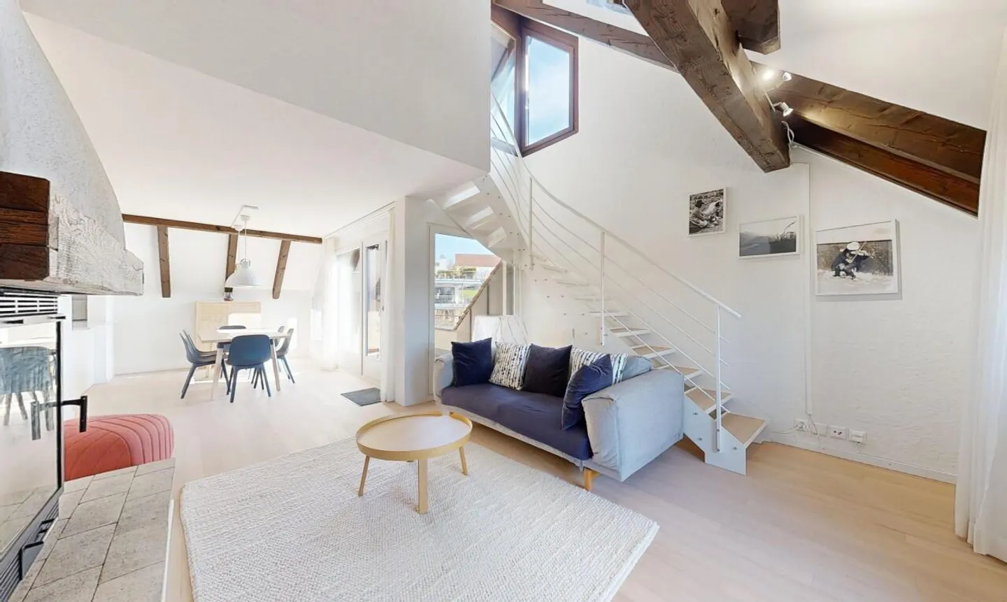 Light-flooded penthouse duplex in a quiet location in Zurich-Witikon - Photo 5 of 11