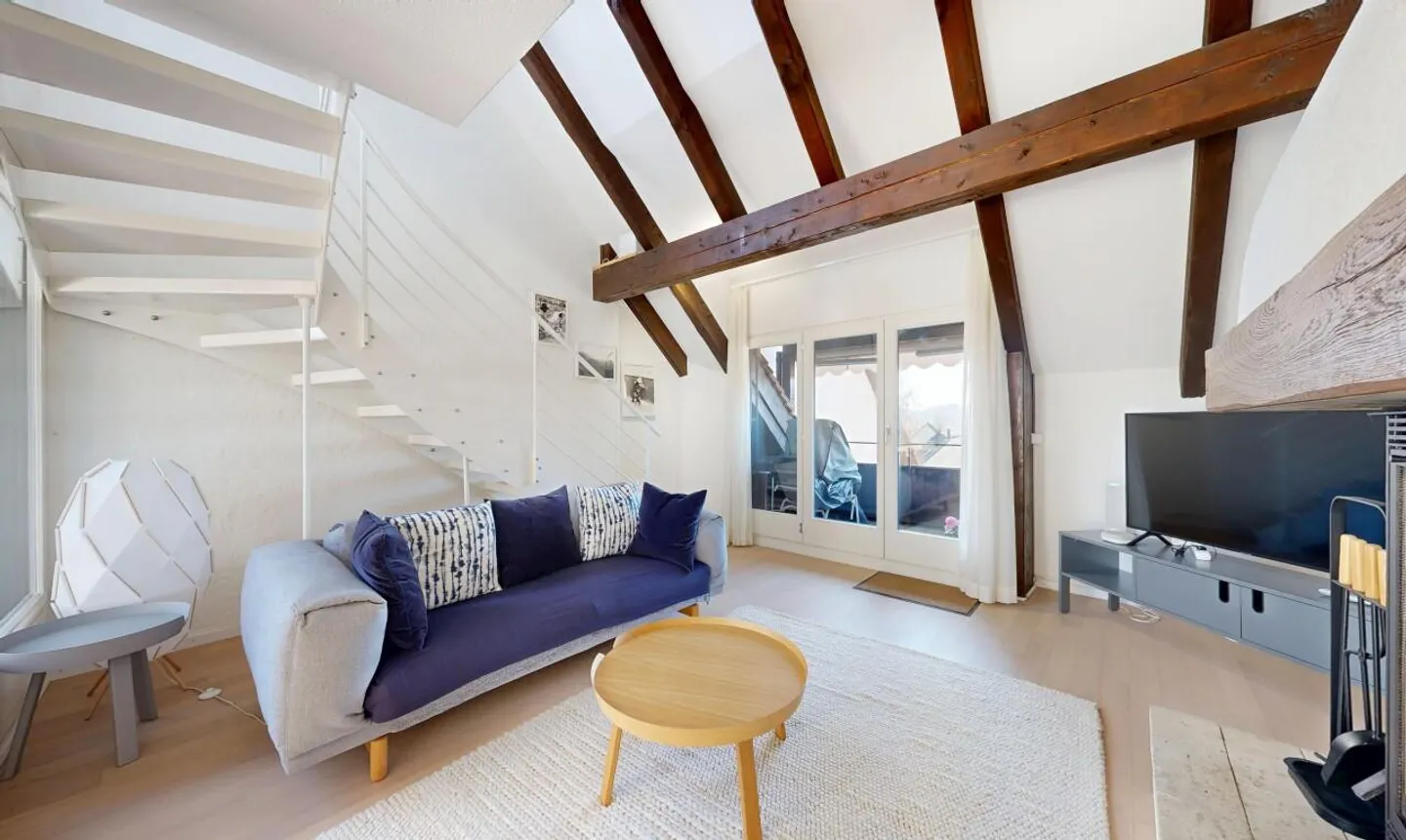 Light-flooded penthouse duplex in a quiet location in Zurich-Witikon - Photo 7 of 11