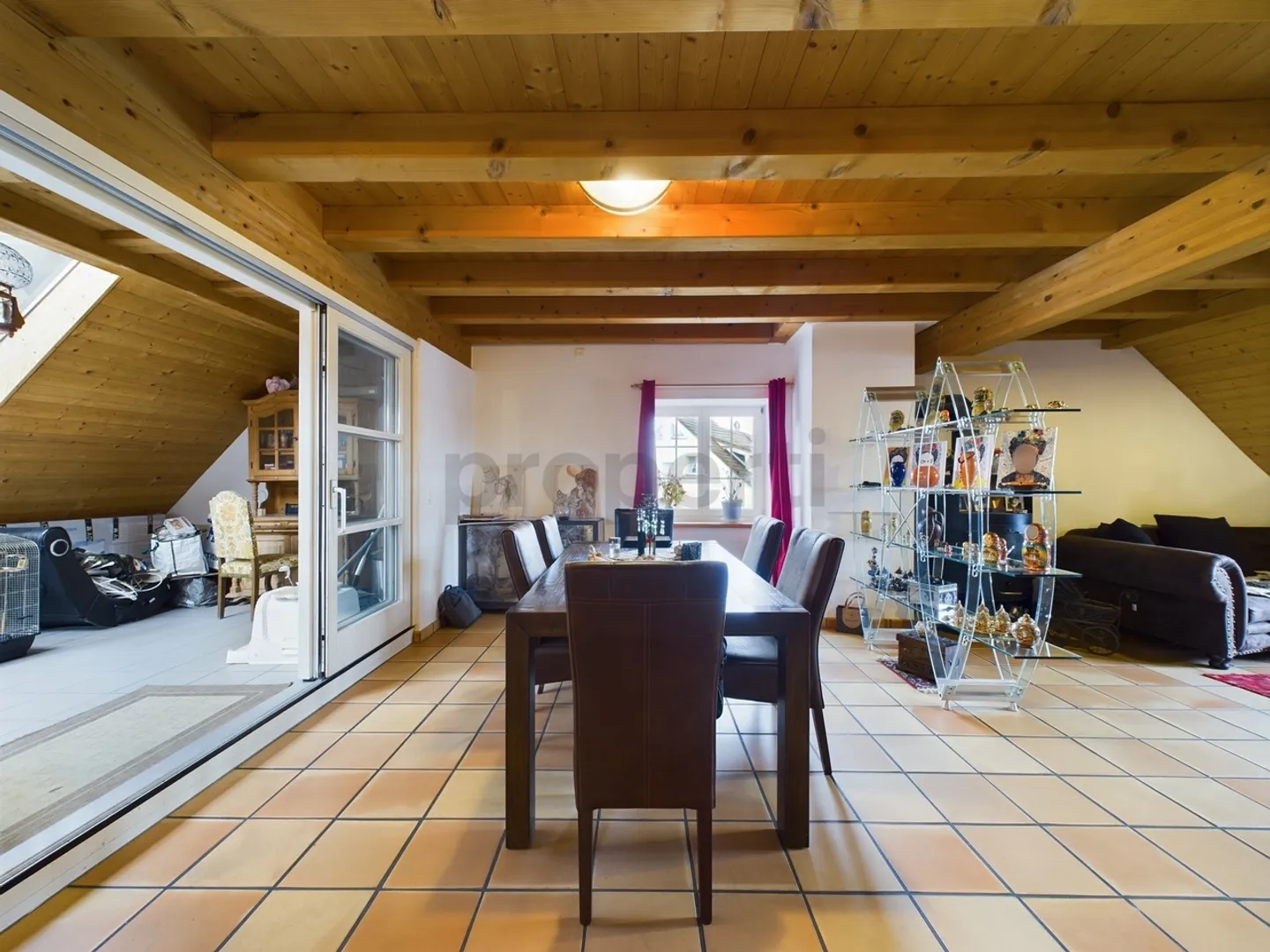 Charmant 5.5-Zimmer-Maisonette-Wohnung in Trasadingen - Foto 2 von 11