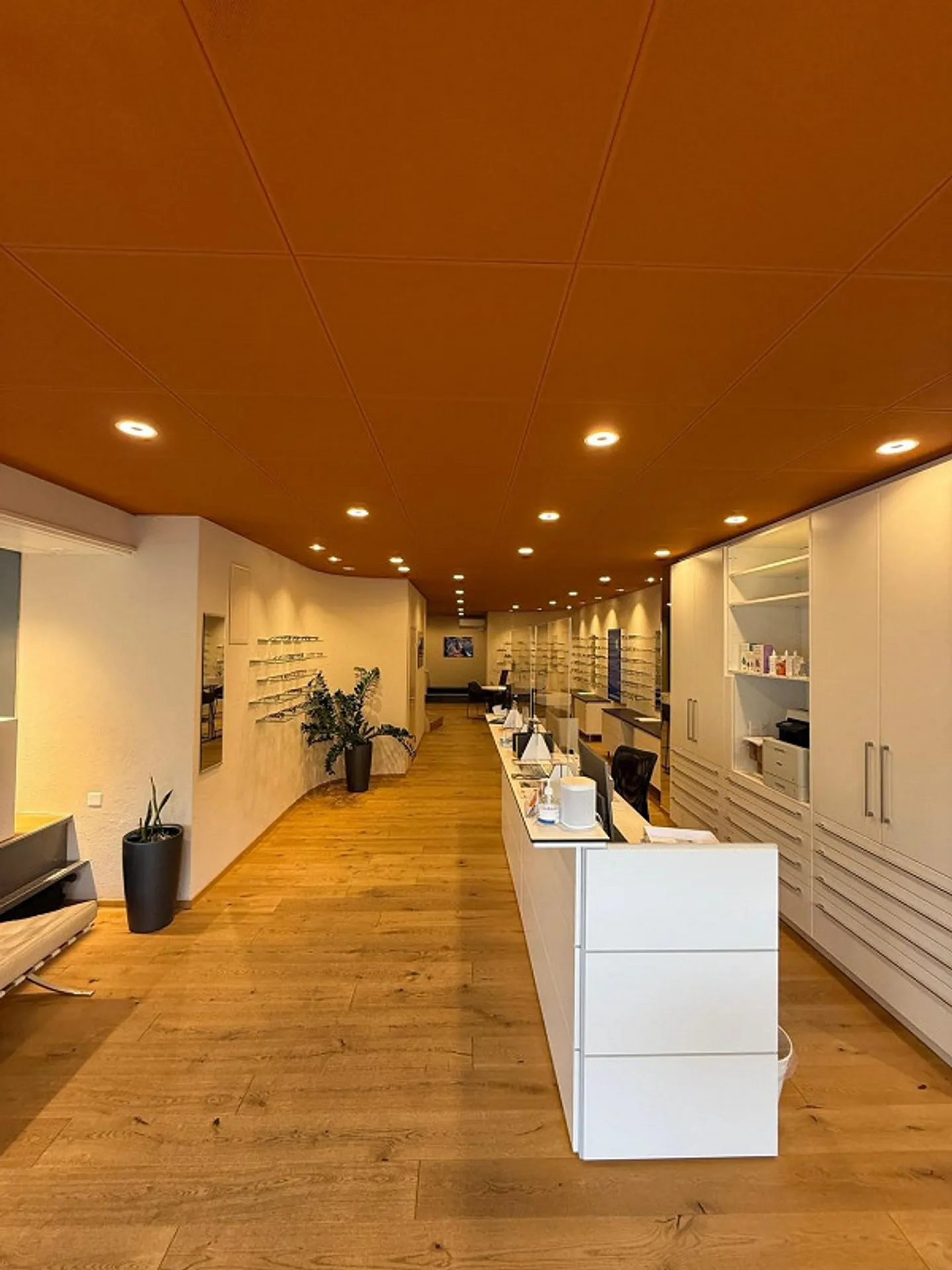 Spazio commerciale moderno in una posizione centrale - Foto 2 di 10